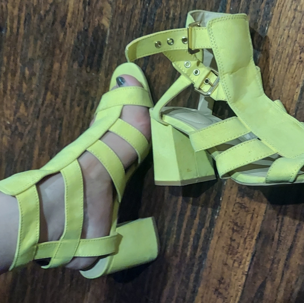 016,Comfort Est. 1946 Sandals heels light Yellow 💛